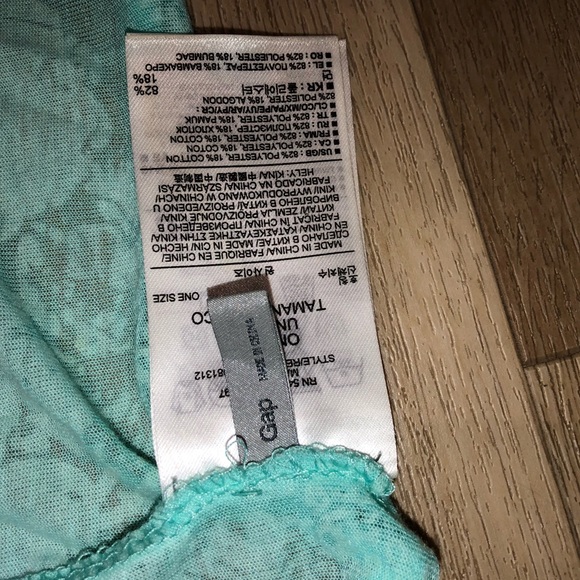 GAP Infinity Scarf - Picture 3 of 4